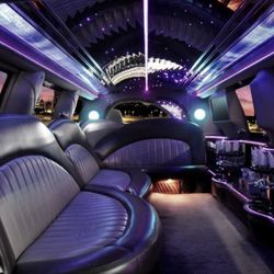 Lake Forest Limousine & Black Car - 24/7 booking 312-918-0818! Chicago North Shore limousine for airport trips, weddings, prom groups and VIP clients. Clean fleet, fair rates,