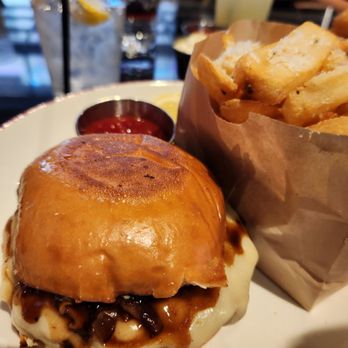 RedTail - Wagyu Burger - Sports Bars Near Me - Las Vegas, Nevada
