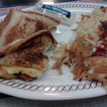 Waffle House - Bacon, Egg, & Cheese Sandwich with Smothered & Diced Hashbrowns - Breakfast & Brunch Near Me - Mesquite, Texas