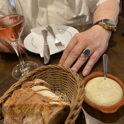 La Copita - Leckeres Brot mit Knoblauch und Rosé  dazu.  Greetings from the Kirchen. Delicious bread with garlic creme.