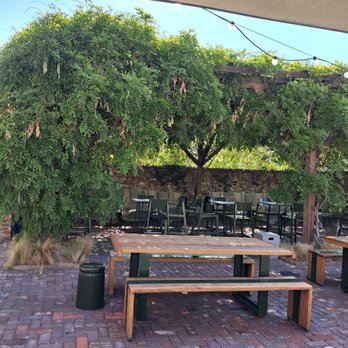 The Jesse - Additional patio seating, some covered with wisteria - Hotels Near Me - Reno, Nevada