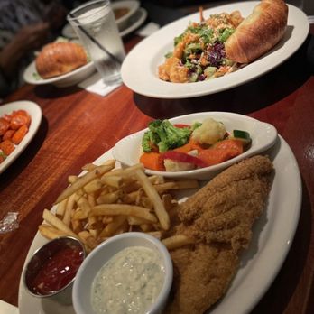 Charleston's - American Near Me - Edmond, Oklahoma