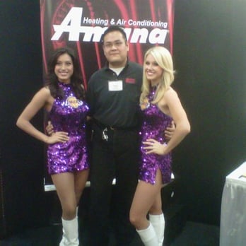 Pasadena Convention Center - Taking a photo-op with the Laker Girls (Natasha and ????) Is it Jessica or Brilane? - Venues & Event Spaces Near Me - Pasadena, California