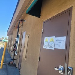 Childrens Medical Center Of Fresno - You will wait outside here