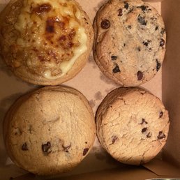 Creme Brulee Cookie Cookies Cream Cookie TripleChocolate Chip ? - looks like Regular Chocolate Chip Creme Brulee Cookie Cookies Cream Cookie TripleChocolate Chip ? - looks like Regular Chocolate Chip