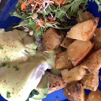 Lazy Tulip Cafe - Avocado and spinach Benedict - Cafes Near Me - Barrie, Ontario
