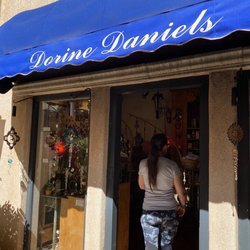 Dorine Daniels - Entrance to store