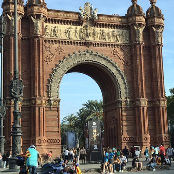 Hotel Rec - Hotel is 1 min walk to Arch of Triumph - Hotels Near Me - Barcelona, B