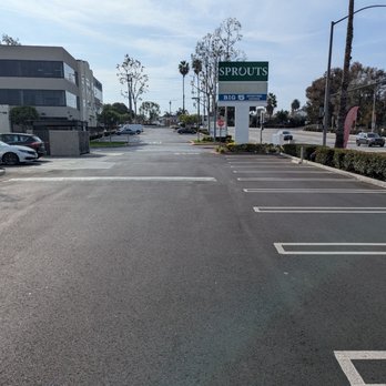 Circle Coin Laundry & Dry Cleaning - Great parking - Laundromat Near Me - Long Beach, California