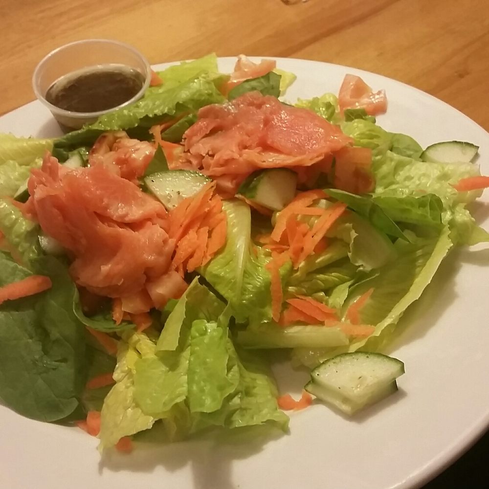 Salad with smoked salmon (came with balsamic vinaigrette dressing) Salad with smoked salmon (came with balsamic vinaigrette dressing)