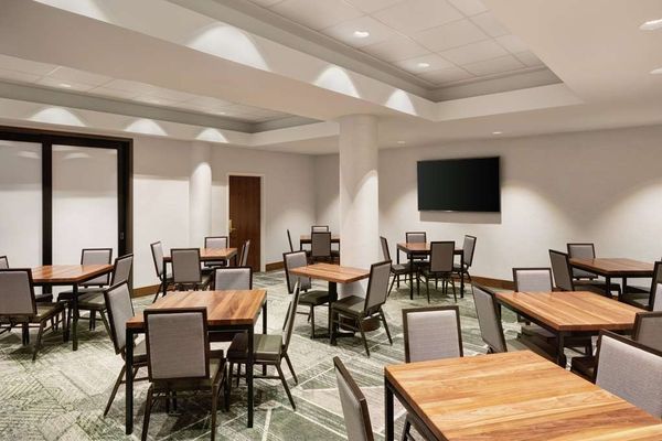 Embassy Suites by Hilton Tysons Corner by null