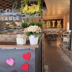 Local Table - Garden Oaks/Oak Forest - Front of restaurant