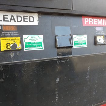 Speedway - a gas pump at a gas station - Gas Stations Near Me - Kokomo, Indiana