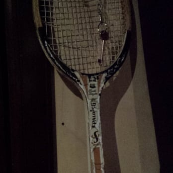Pazzeria - Curioso: la chiave del bagno attaccata ad una racchetta da tennis con corde rotte. - Pubs Near Me - Milan, Michigan Pazzeria - Curioso: la chiave del bagno attaccata ad una racchetta da tennis con corde rotte. - Pubs Near Me - Milan, Michigan
