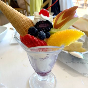 Waikiki Leia - Fruits parfait - Wedding Chapels Near Me - Honolulu, Hawaii Waikiki Leia - Fruits parfait - Wedding Chapels Near Me - Honolulu, Hawaii