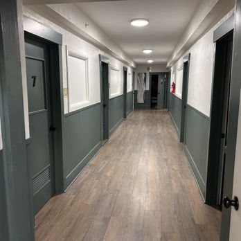 McKinley Mansion - Hallway with bedrooms - Vacation Rentals Near Me - Pocatello, Idaho