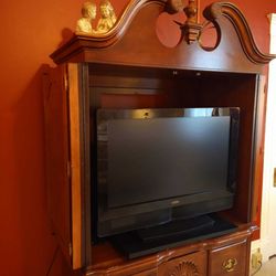 The Barber-Tucker House - Room 4 includes a tastefully hidden TV.