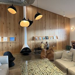 The place inside looks very nice. Coffee good. Croissant nice. Kids played. The place inside looks very nice. Coffee good. Croissant nice. Kids played.