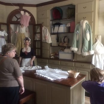 Colonial Williamsburg - Clothing shop - Tours Near Me - Williamsburg, Virginia Colonial Williamsburg - Clothing shop - Tours Near Me - Williamsburg, Virginia