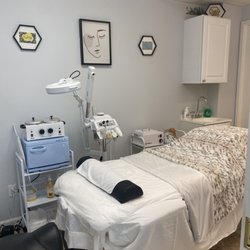 Newday Beauty and Wellness - Nice clean, private and relaxing room