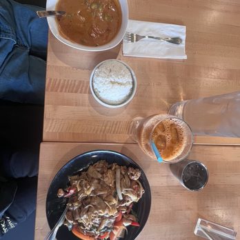 Luck Gai Cafe - Seafood  Panang Curry Drunken Noodle - Chicken Shop Near Me - Anaheim, California