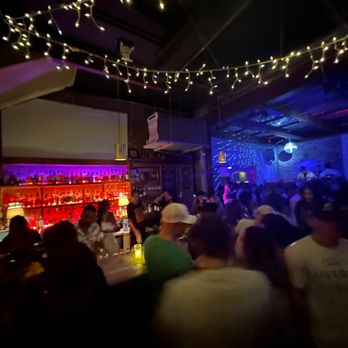 Manifest - Inside on a Saturday night. - Coffee & Tea Near Me - Honolulu, Hawaii