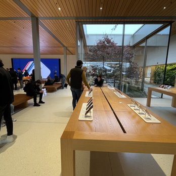 Apple University Village - Inside - Computers Near Me - Seattle, Washington