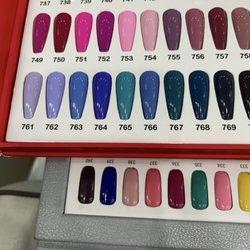 Queen Nails & Spa - Lots of colors gel