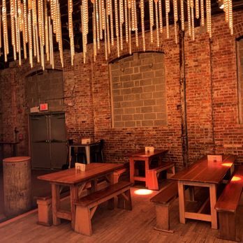 BAR - Seating - Pizza Near Me - New Haven, Connecticut BAR - Seating - Pizza Near Me - New Haven, Connecticut