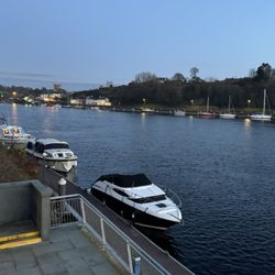 The Lakeside Hotel and Leisure Centre