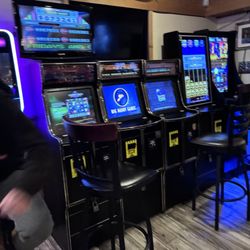 Jug's Hitching Post Saloon & Grill