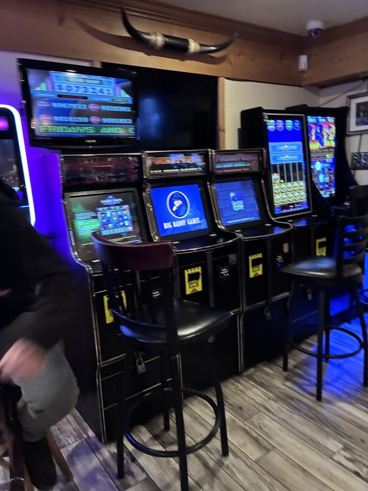 Jug's Hitching Post Saloon & Grill