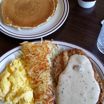 Bob's Big Boy Broiler - that country fried steak on a Sunday morning.. with hotcakes! - American Near Me - Downey, California