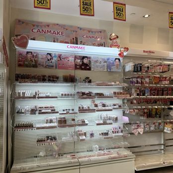 Oomomo - Department Stores Near Me - Vancouver, British Columbia