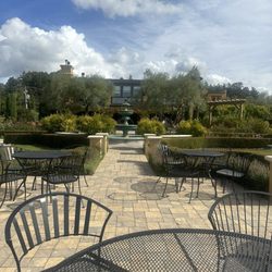 Regale Winery & Vineyards - Courtyard