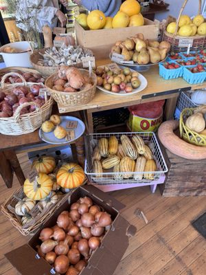 Momma's Grocery + Wine by null