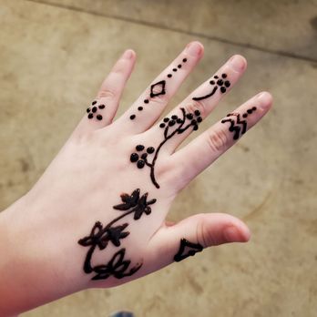 Blake's Orchard & Cider Mill - Free henna and face painting - Fruits & Veggies Near Me - Armada, Michigan