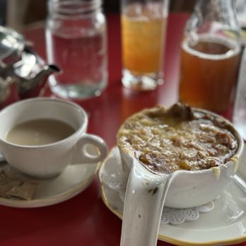 Figaro Bistrot - French onion soup and earl grey tea. - French Near Me - Los Angeles, California Figaro Bistrot - French onion soup and earl grey tea. - French Near Me - Los Angeles, California