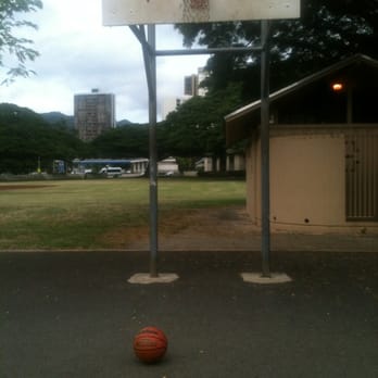 Kawananakoa Middle School - Outside court...ugh...useable. - Middle Schools & High Schools Near Me - Honolulu, Hawaii