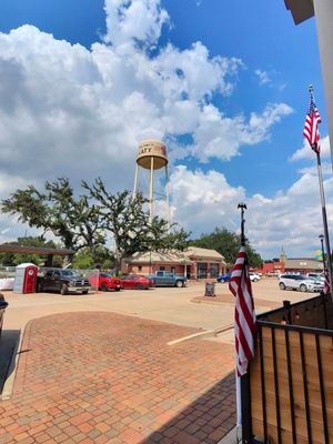 Katy Crossing Icehouse by null