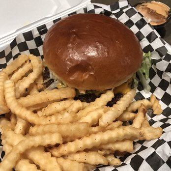 Draft Picks - Classic Cheeseburger on Brioche Bun. - Sports Bars Near Me - Mount Prospect, Illinois