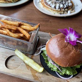 Fairview Farmers - Wavy burger truffle fries - Breakfast & Brunch Near Me - Fairview, Texas