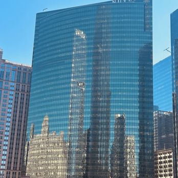 Chicago River Boat Architecture Tours - Architectural Tours Near Me - Chicago, Illinois