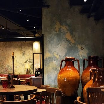 Enzo's Hideaway Tunnel Bar