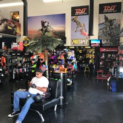 TNT MotoWorx - Customer waiting area.
