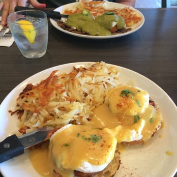 Broken Yolk Cafe - Eggs Benedicts! - Breakfast & Brunch Near Me - Del Mar, California