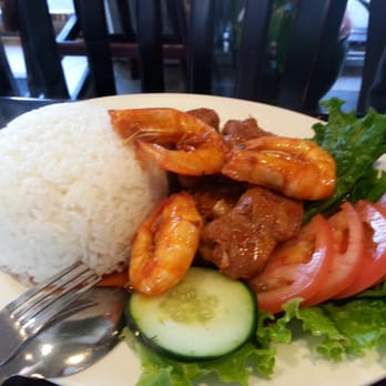 Ngự Bình Restaurant - Rice w/shrimp and short ribs. - Vietnamese Near Me - Westminster, California Ngự Bình Restaurant - Rice w/shrimp and short ribs. - Vietnamese Near Me - Westminster, California