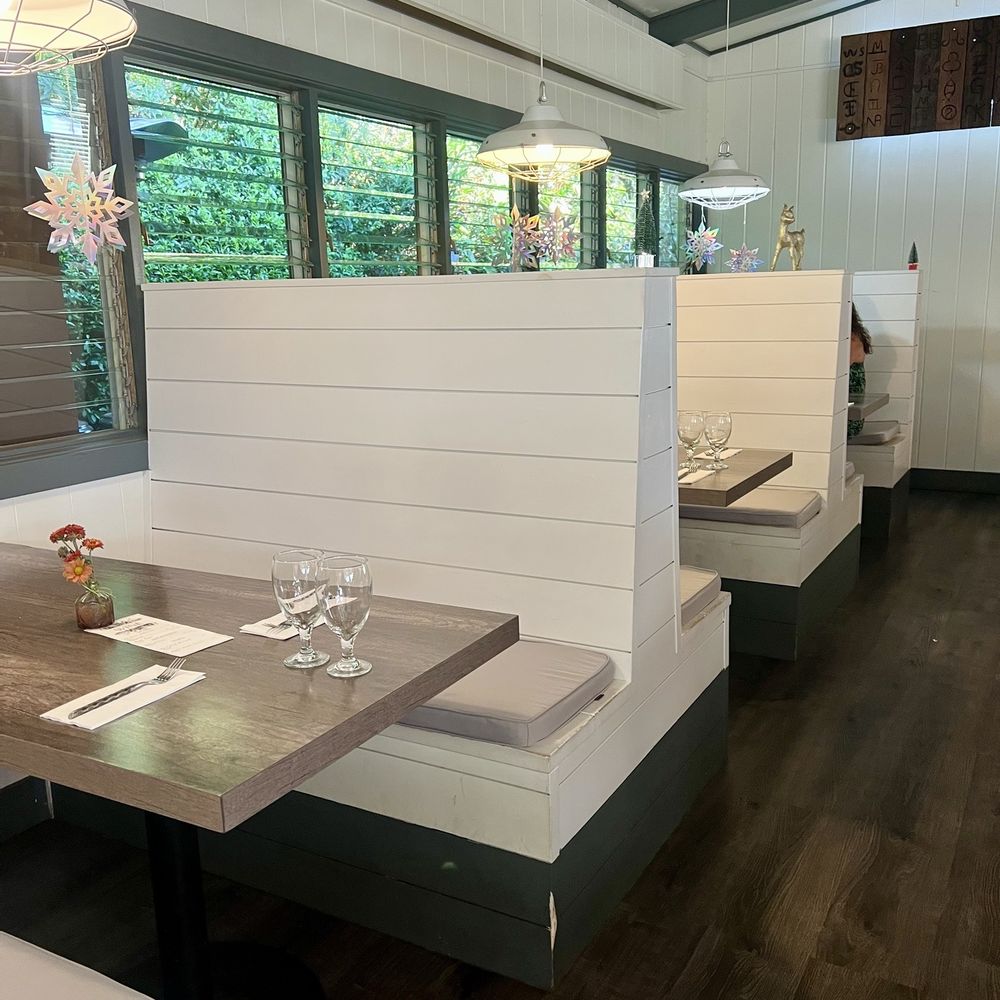 Forc - Dining area - Breakfast & Brunch Near Me - Kamuela, Hawaii