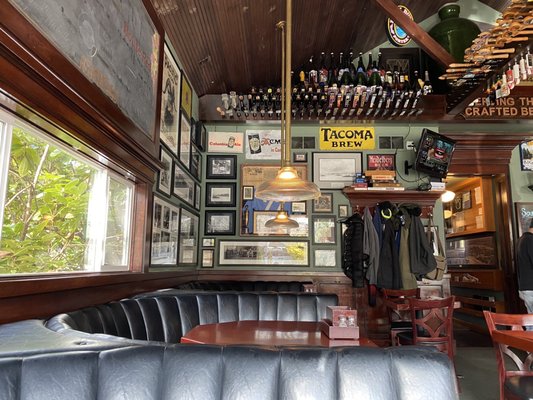 Parkway Tavern by null