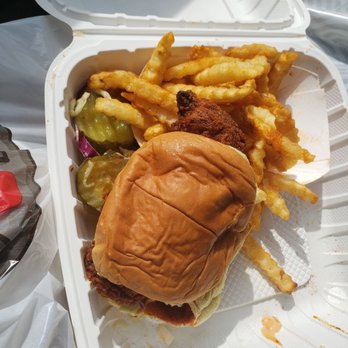 Dave's Hot Chicken - Chicken Shop Near Me - Novato, California